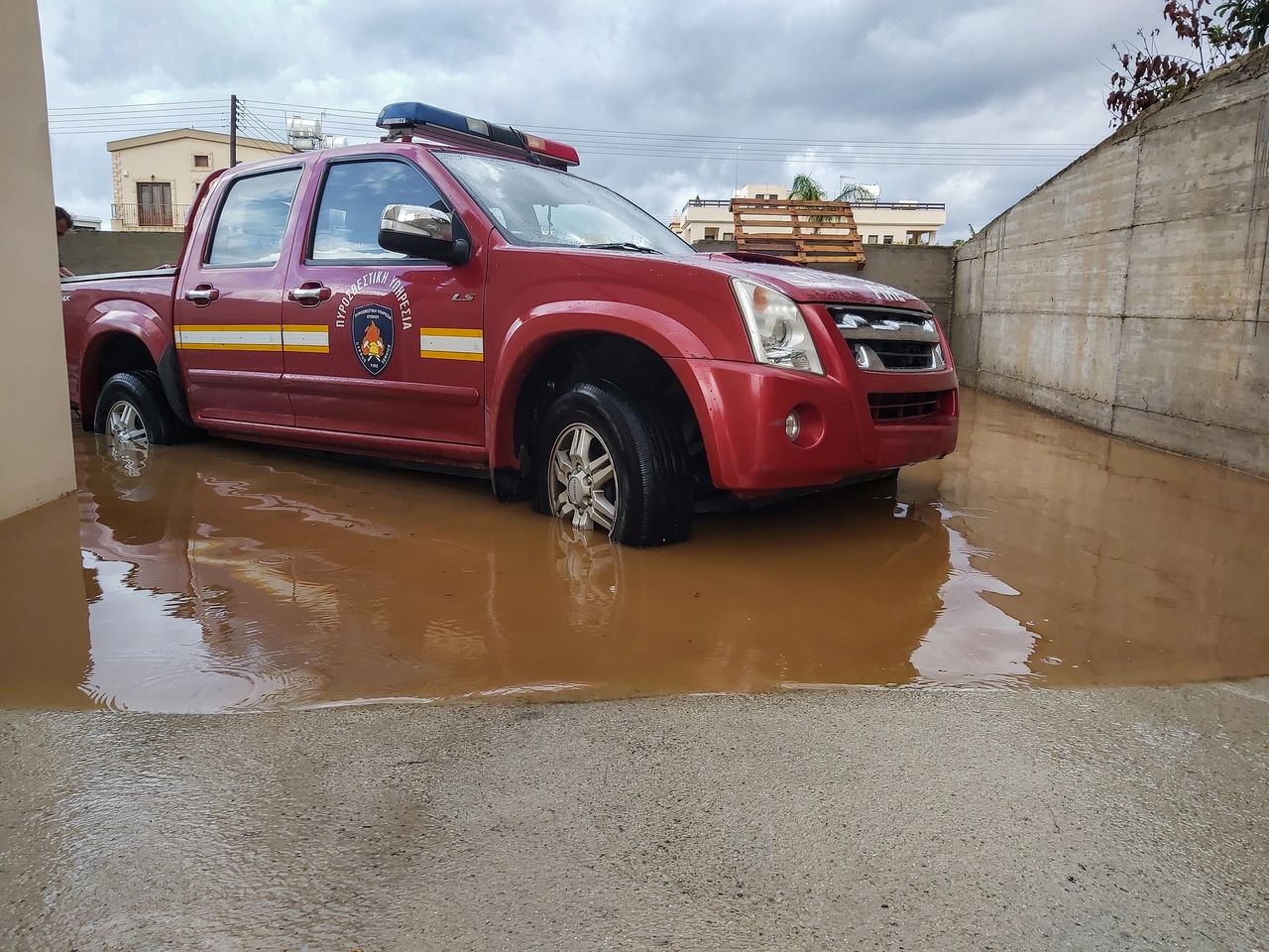 Cyprus’s rare late-August storm brought lightning, hail, flooding, violent winds, power failures and transport disruption in a matter of minutes — a reminder that civil defence is not only about war, but about having protected, functioning places when normal infrastructure suddenly fails. 🇨🇾🇬🇷 Ελληνική έκδοση παρακάτω — scroll down for the Greek version.